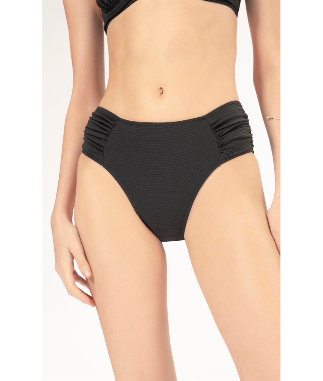 Calcinha Franzida Comfort Larga Essential Preto