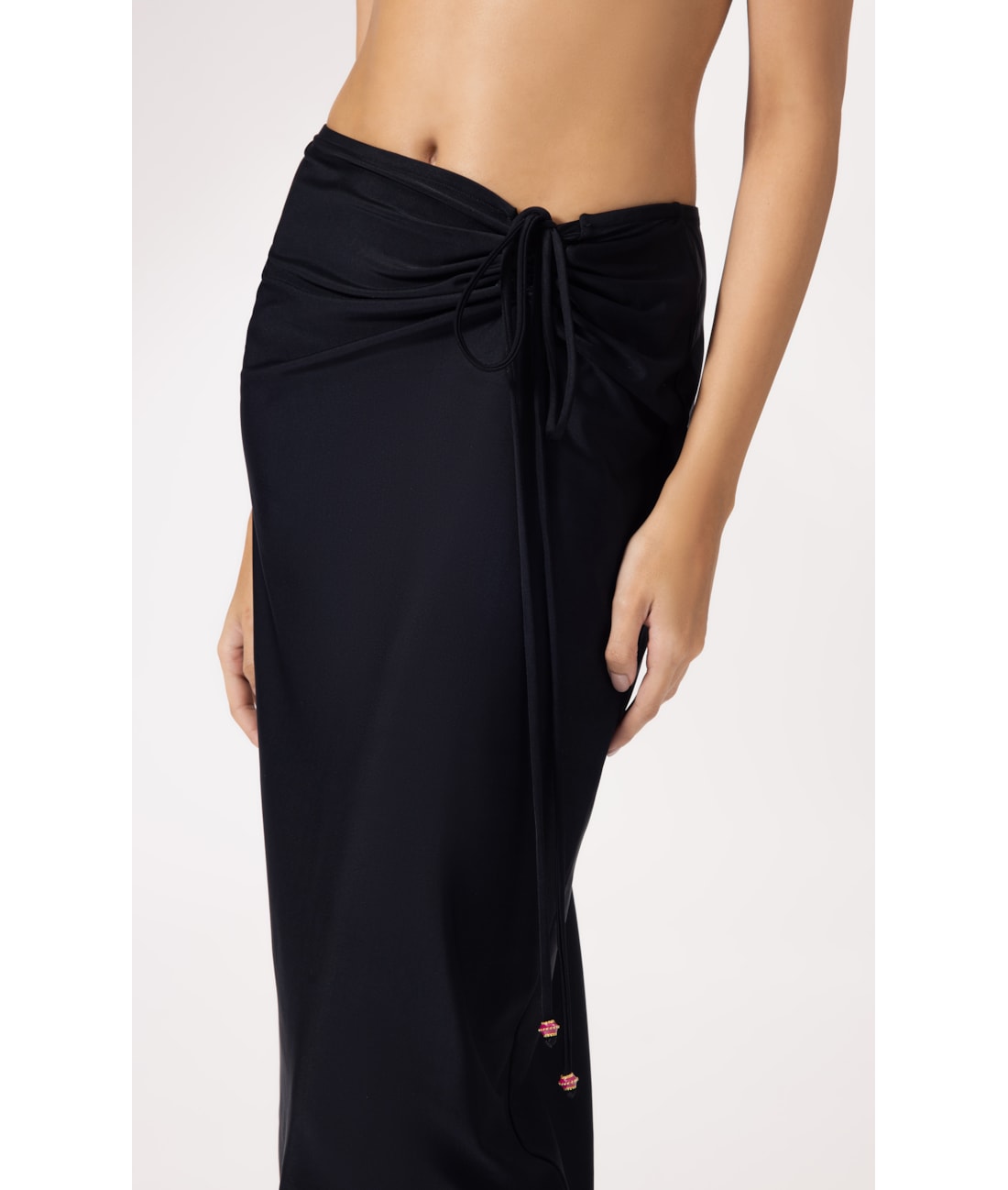 Saia Midi Liso Califórnia Franzida Preto