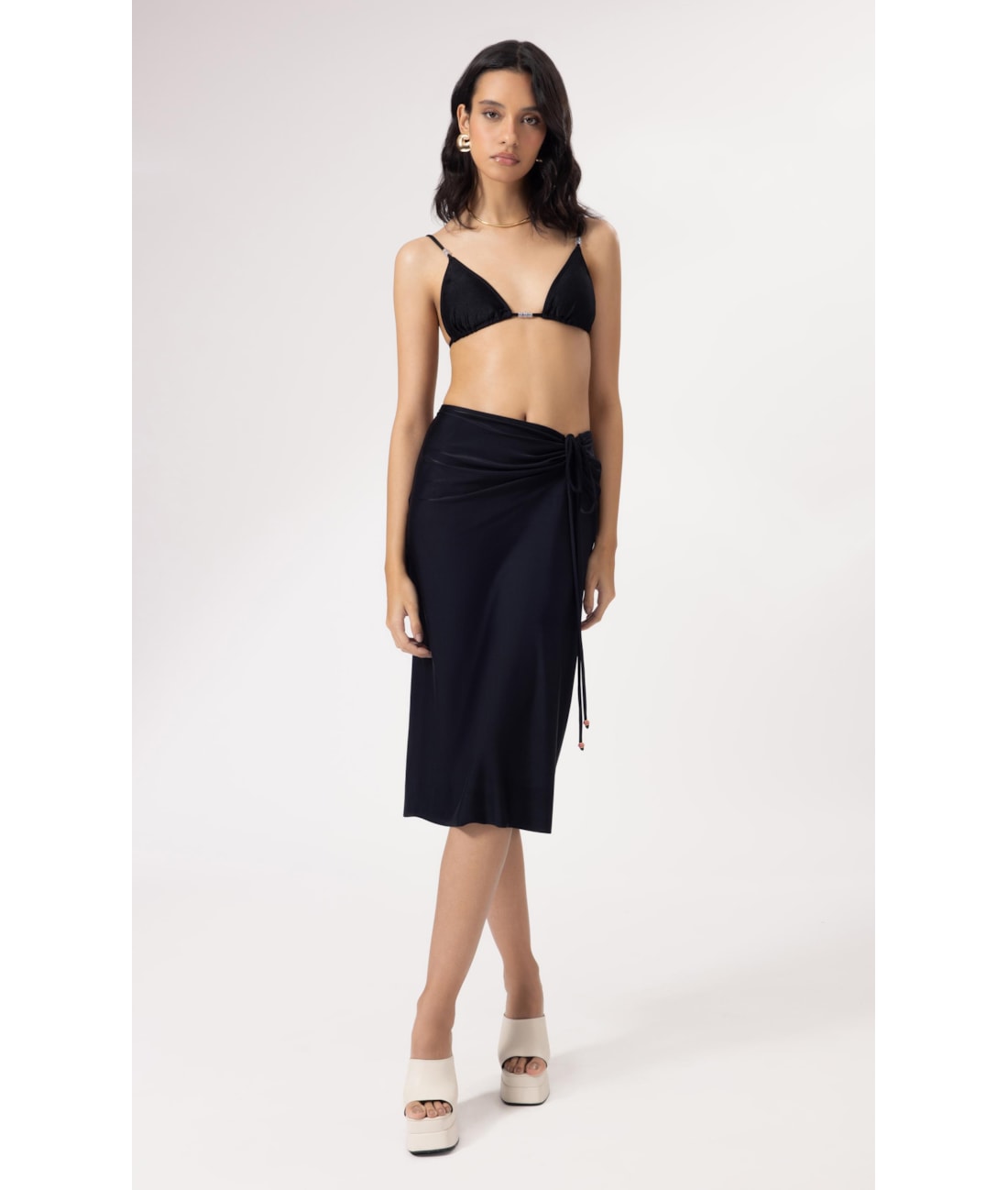 Saia Midi Liso Califórnia Franzida Preto