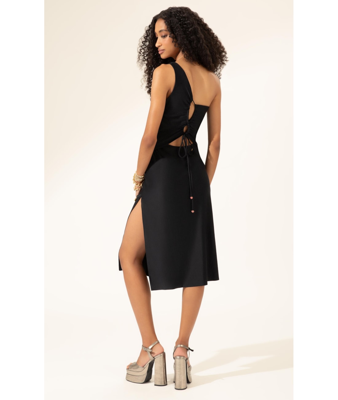 Vestido Midi Liso Califórnia Ombro Só Preto